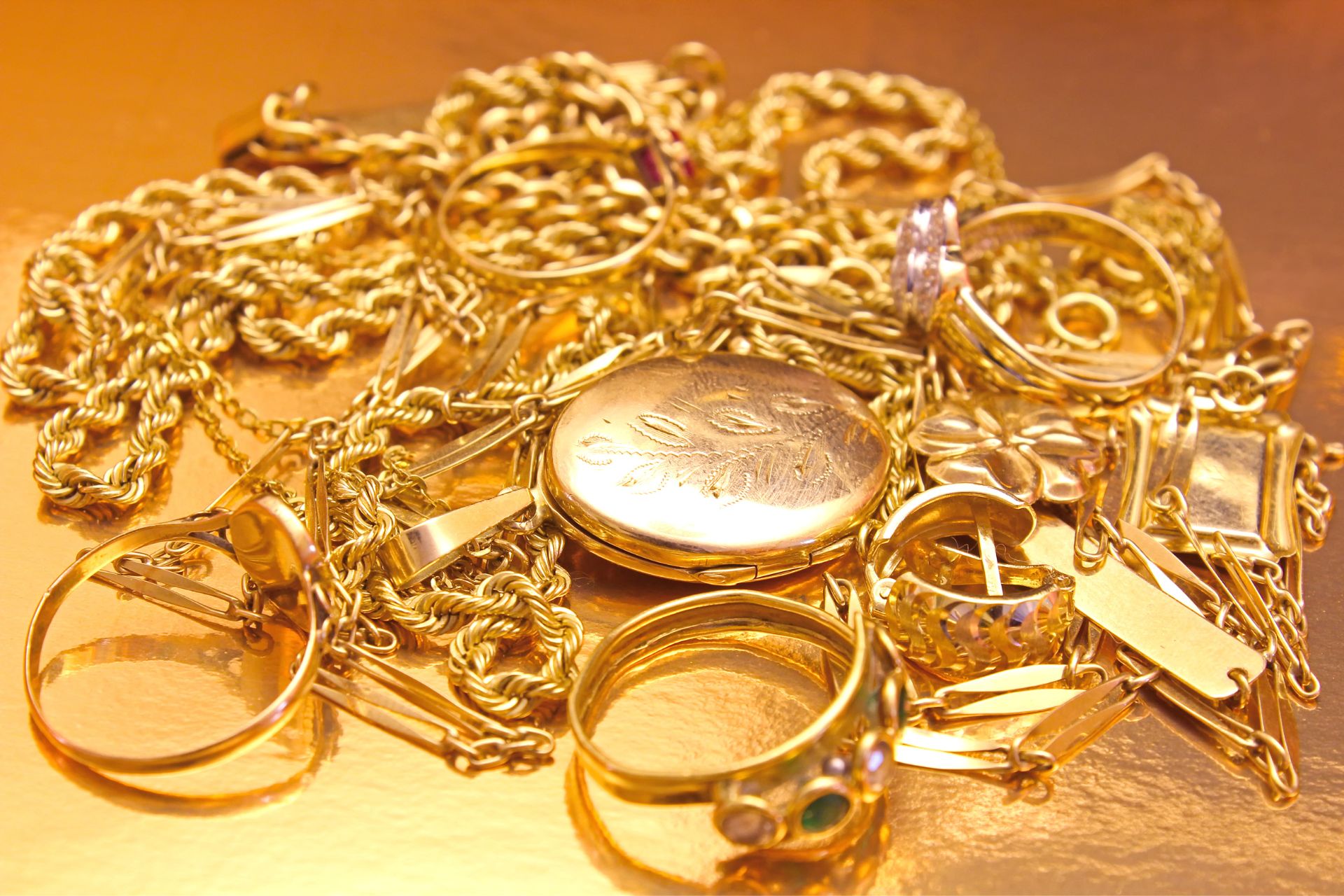 Differences Between 14K, 18K, and 24K Gold and Their Real-World Uses